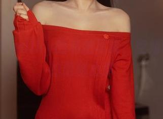 Peach milky的私拍写真，空姐制服下的隐秘心事